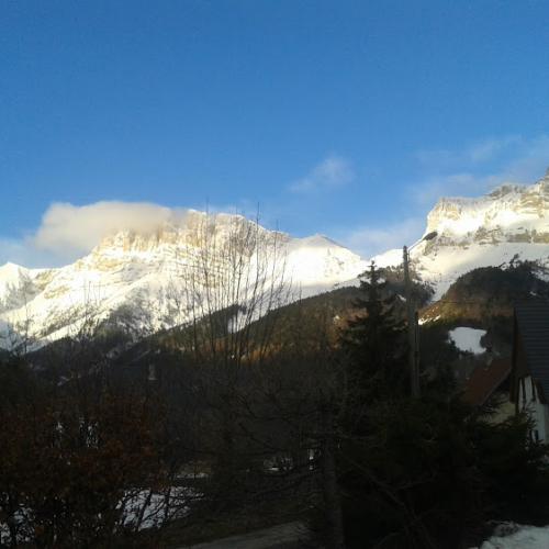 vue sur le Grand Veymont 2341 m avec la neige