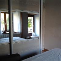chambre avec canapé lit du gîte Vercors